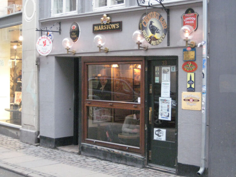 Charlie’s Bar
