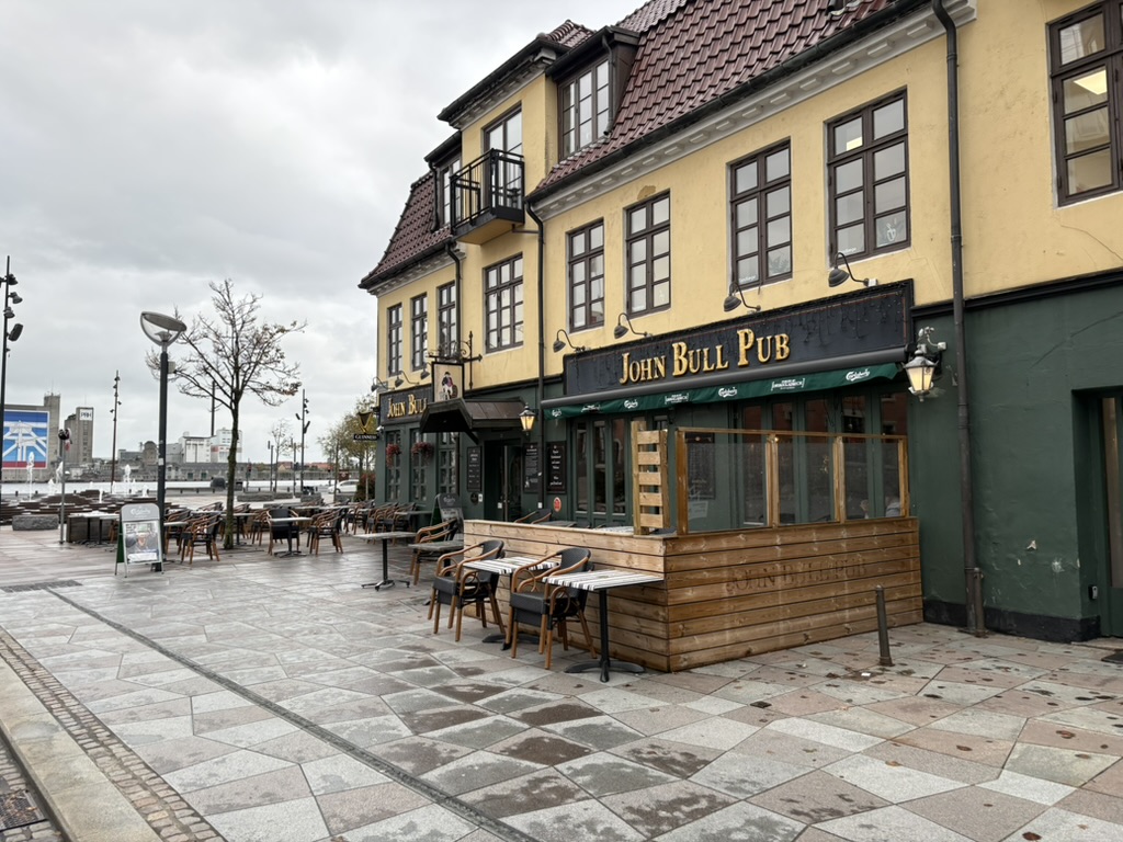 John Bull Pub Aalborg set fra Toldbod Plads