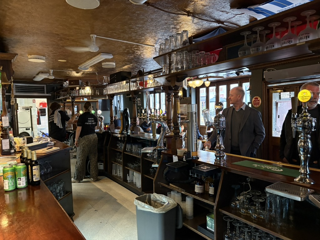 Baren på John Bull Pub Aalborg