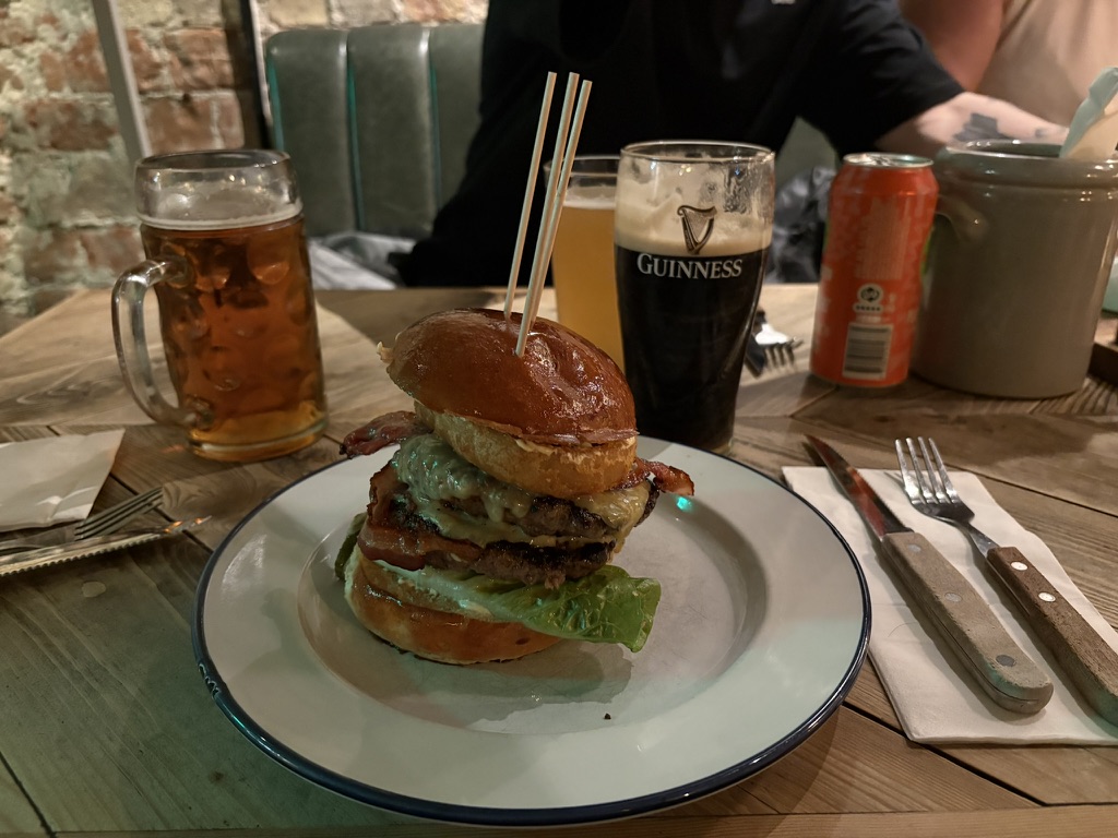 The Mega Governator burger hos Cocks & Cows Gammel Strand