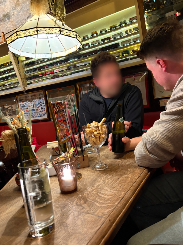Øl og flæskesvær på Jernbanecafeen i København